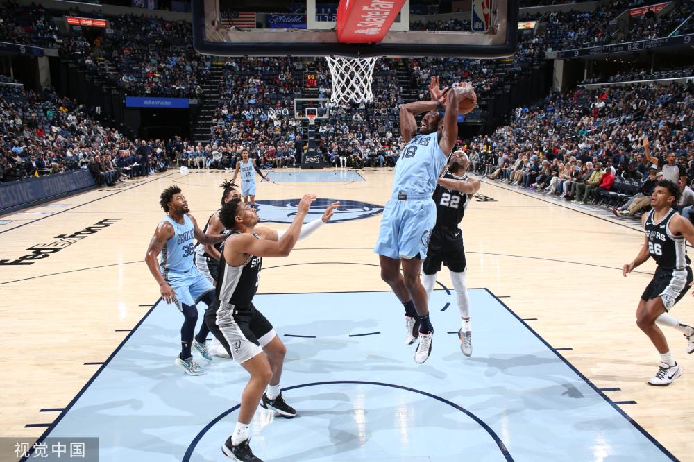 杨莉娜受到 杨莉娜受到